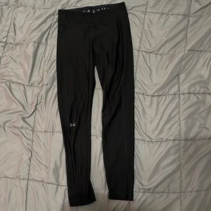 Black Under Armor compression leggings, women’s medium